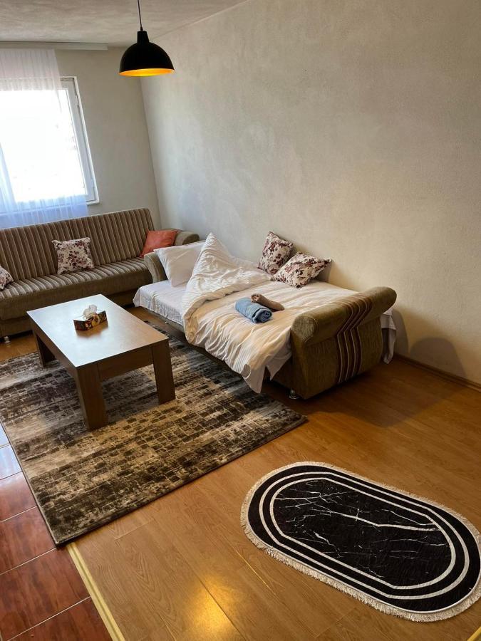 Centrum Apartments Pristina Esterno foto